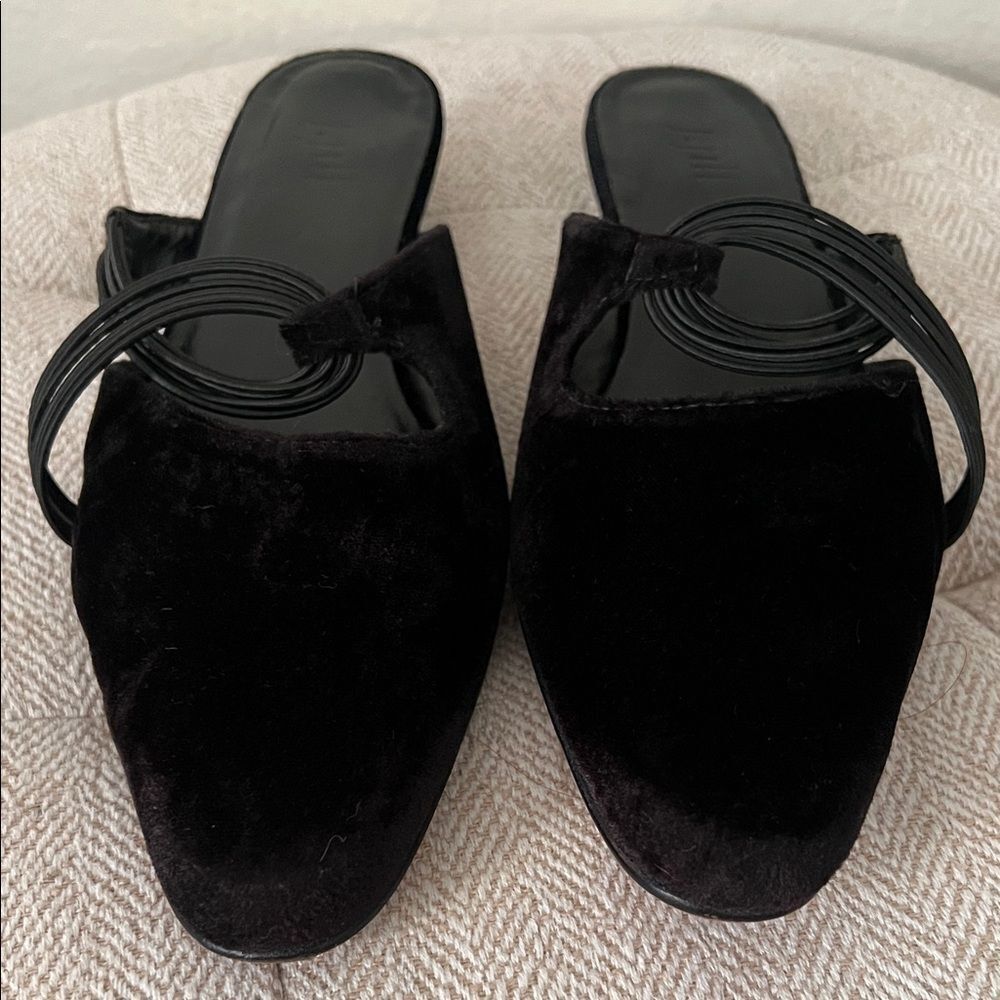 J. Jill Women's Mulesโin Velvet Black with details in Size 6.5M